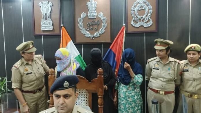 बांग्लादेशी महिलाओं के साथ बरेली पुलिस
